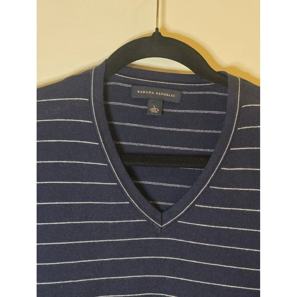 Banana Republic Silk Cotton V-Neck Dark Blue Striped Sweater‎ Large